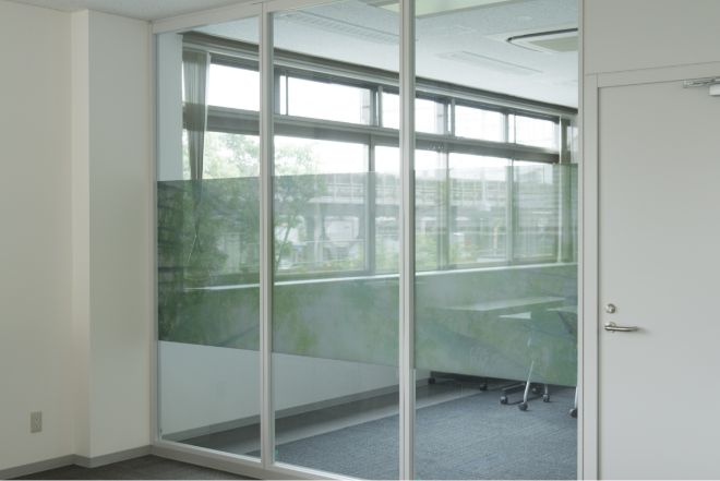 奥も手前も明るいときの見え方（昼）