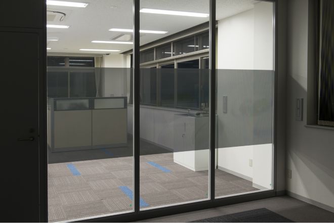 奥も明るく手前が暗いときの見え方（夜）