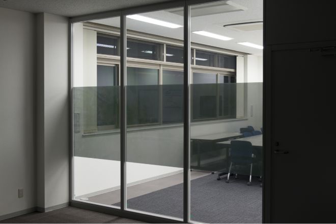 奥も明るく手前が暗いときの見え方（夜）