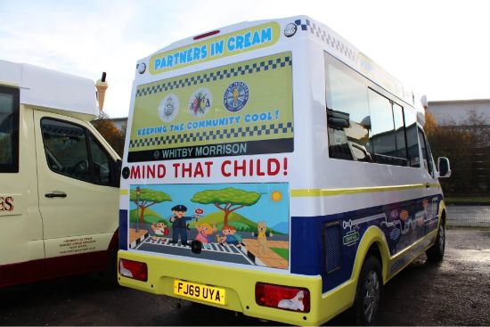 屋外からバスを見た場合